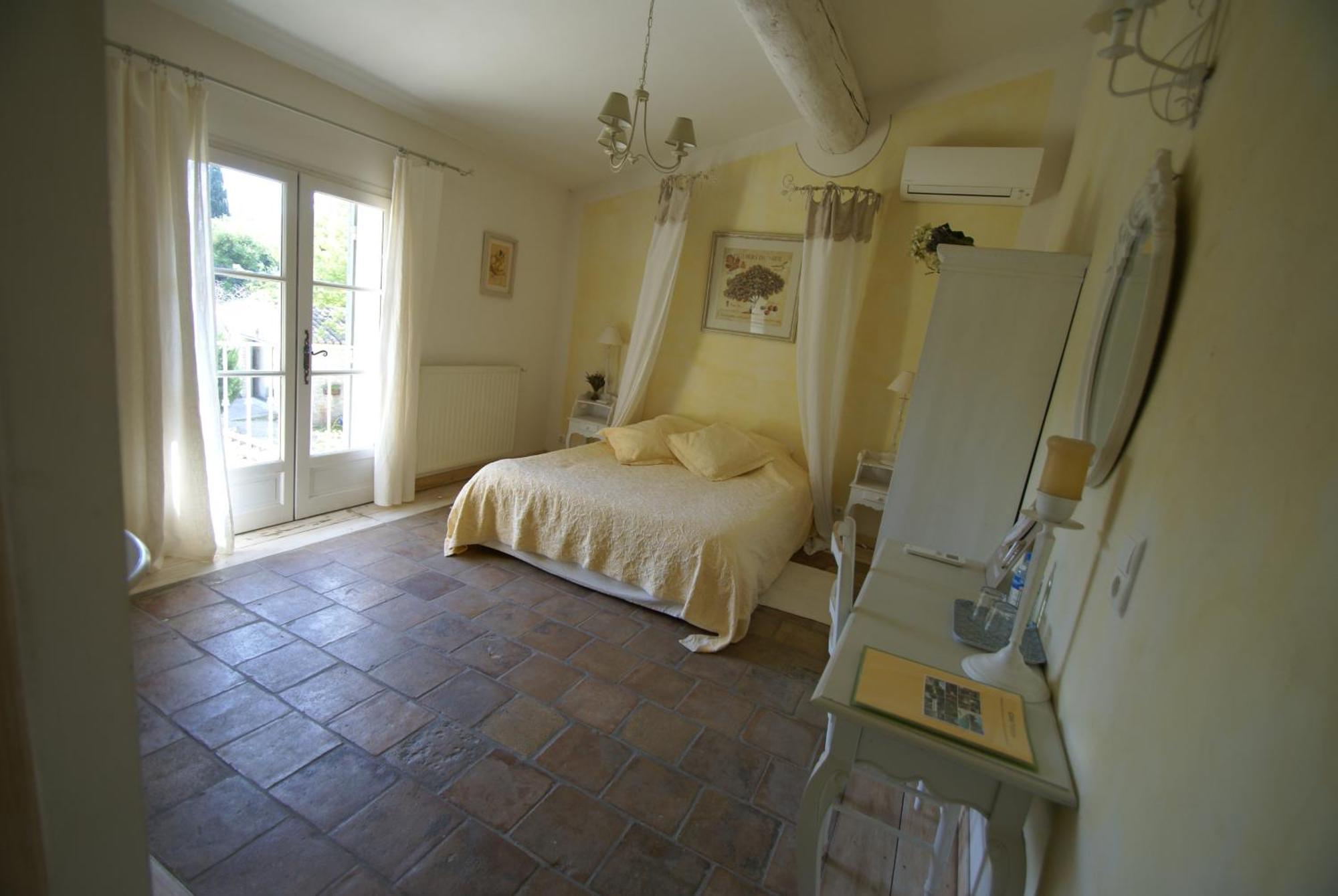 Hotel Cote Provence Le Thor Zewnętrze zdjęcie