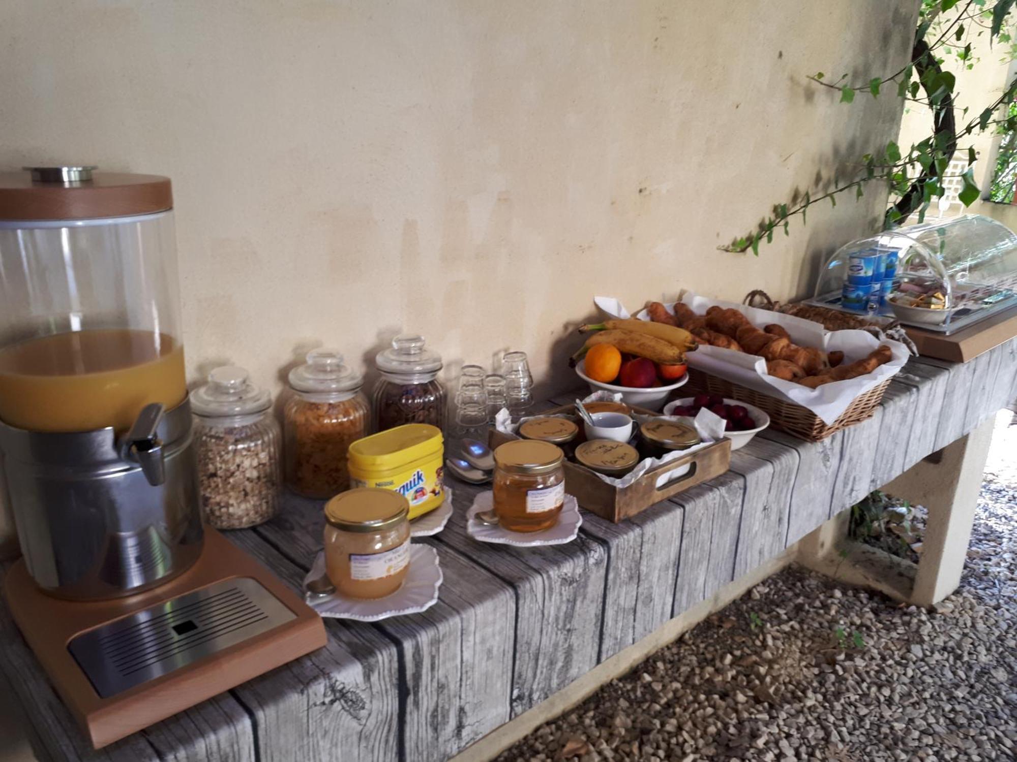 Hotel Cote Provence Le Thor Zewnętrze zdjęcie